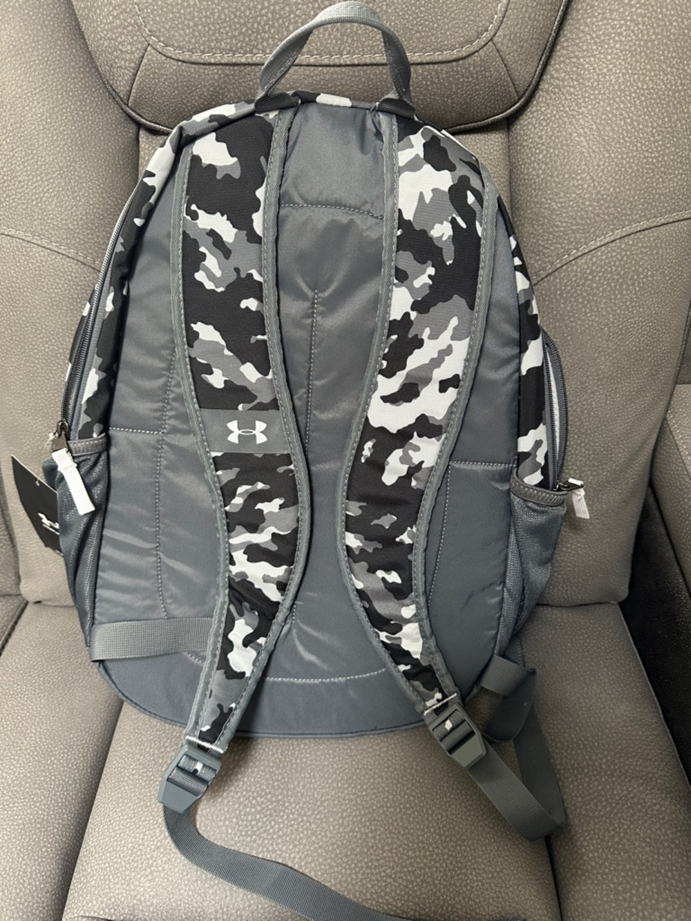 Under Armour Men’s Black & Gray Camo Backpack with White Accents - Picture 4 of 9